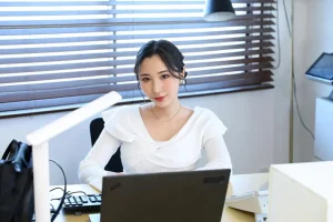 【北野未奈VR】僕が夜通し仕事に没頭できるのは|AVレビュー urvrsp00476