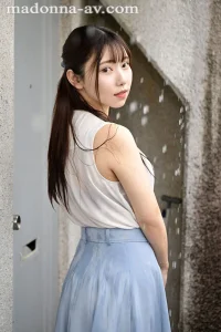 【さつき芽衣VR】ゲリラ豪雨でカギを落として新卒の僕を誘う隣の奥さん｜AVレビュー juvr00263